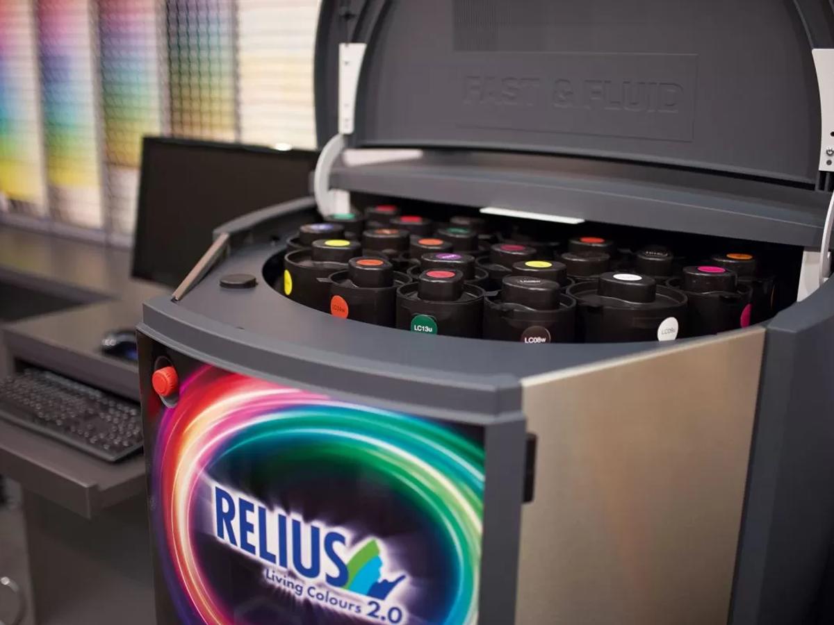 Mit dem lebendigen Farbmischsystem Living Colours ist RELIUS am Puls der Zeit.
