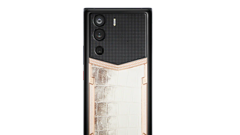 The elegant design of a Vertu Cor Ring, highlighting its craftsmanship.