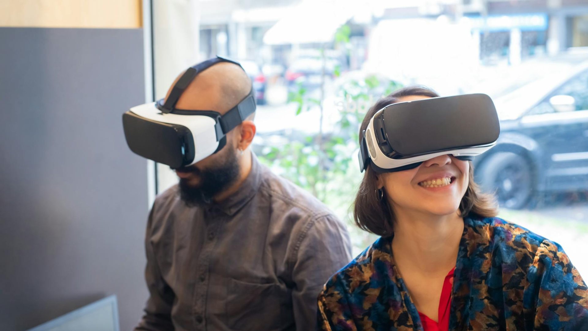 Leonardo AI vs. Stock Photo AI for Realistic People: A Deep Dive