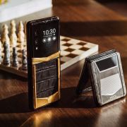 How to Choose a Phone for Antique Dealers: Item Records, Close-Ups and Client Follow-Up