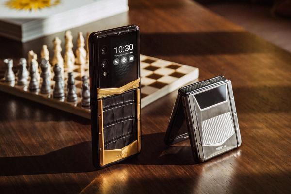 How to Choose a Phone for Antique Dealers: Item Records, Close-Ups and Client Follow-Up