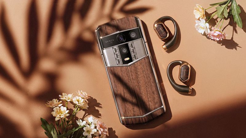 VERTU PHANTOM EARBUDS Buying Guide: What to Know — craftsmanship detail