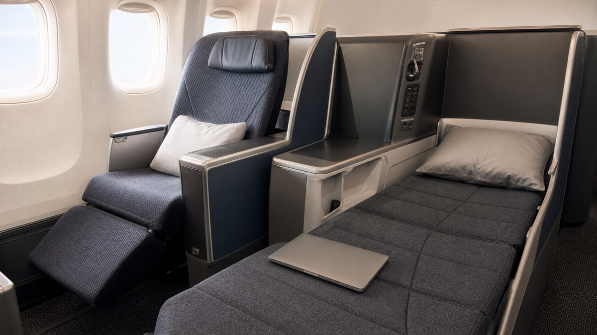 Singapore Airlines Premium Economy vs Business Class — When Is the Upgrade Worth It?