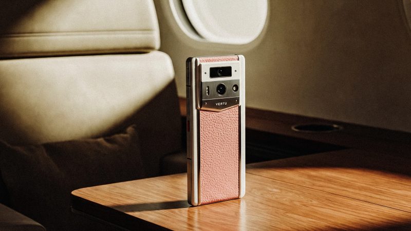 How to Choose a Phone for Video Calls: Camera Position, Audio and Screen Comfort