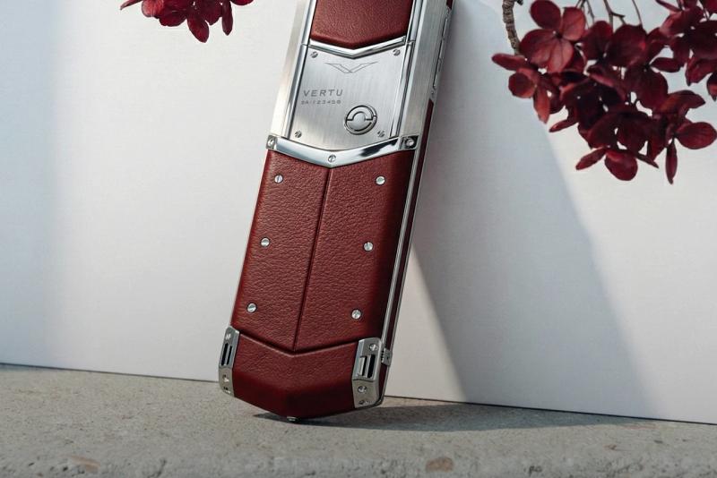 Top 10 Luxury Phones for Valentine's Day 2026: Gifts She'll Adore