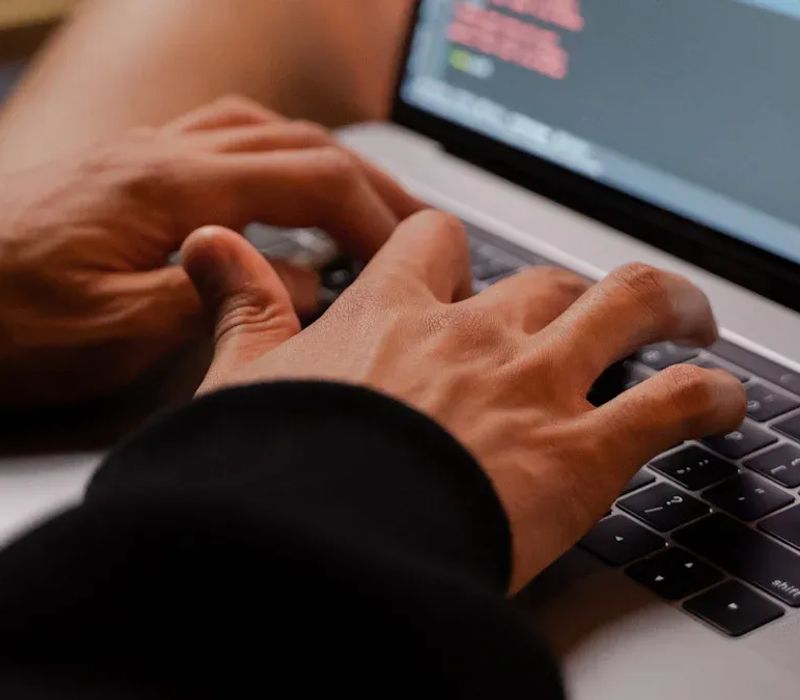 Essential Tips to Boost Your Coding Skills Using AI Tutors