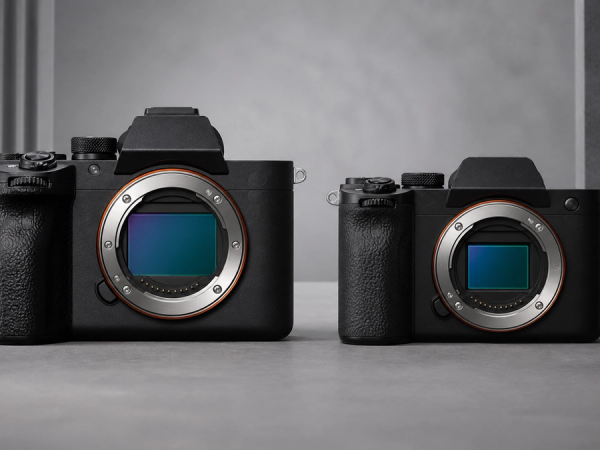 Full Frame vs APS-C Camera shown as a practical side-by-side comparison