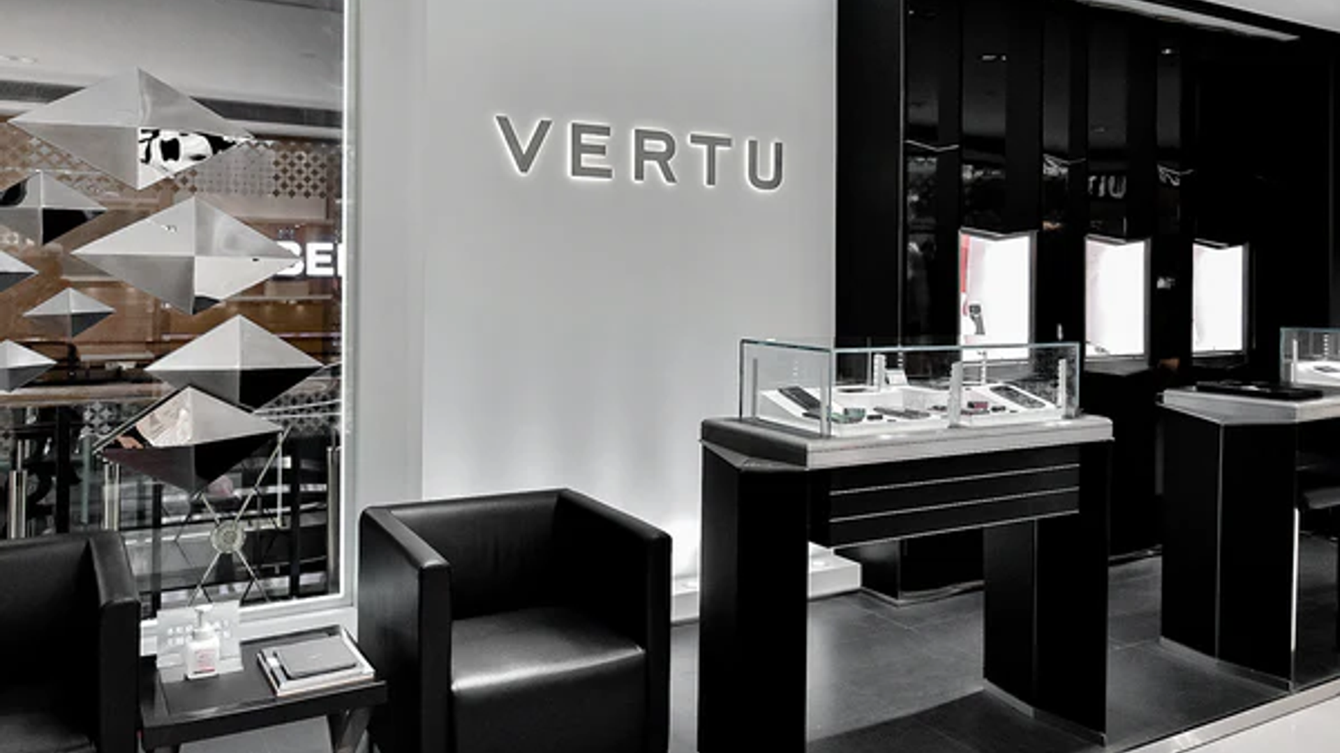 Luxury that touches the heart: VERTU iVERTU and intuitive design in perfect fusion
