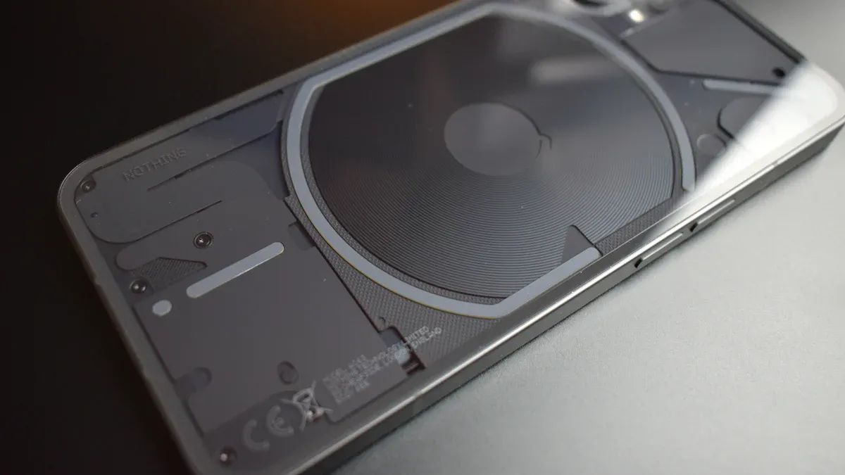 Modern Collectors Phones: VERTU Agent Q & Quantum Flip