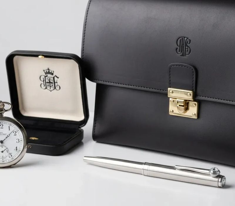 Why Expert Opinions on Personalised Gifts Luxury Matter for Discerning Recipients