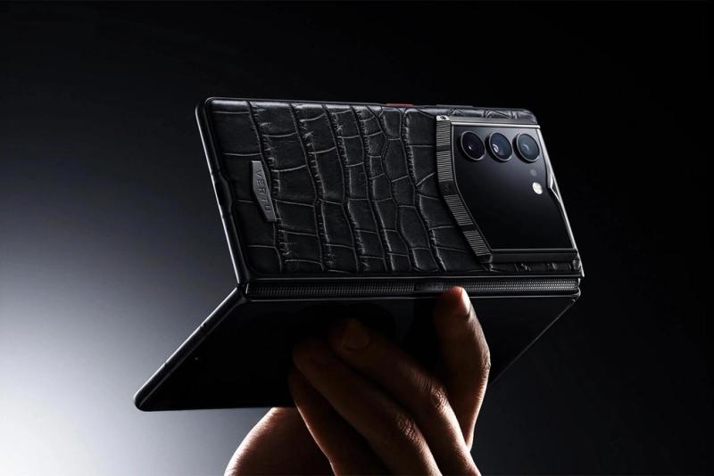 Foldable Phone vs E-Reader for Long-Form Reading: Which Should You Buy?