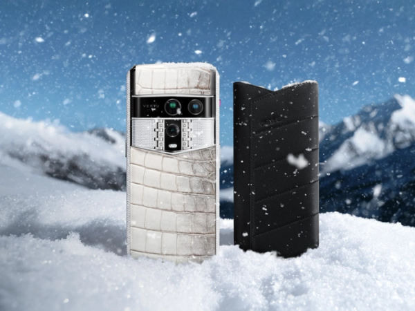 New Year, New Vision: Vertu Agent Q Now Includes Free Premium Leather Case Worth $800