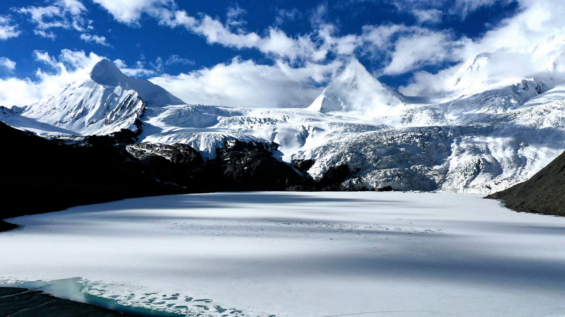 Discover the magnificence of Iceland, with VERTU METAVERTU!