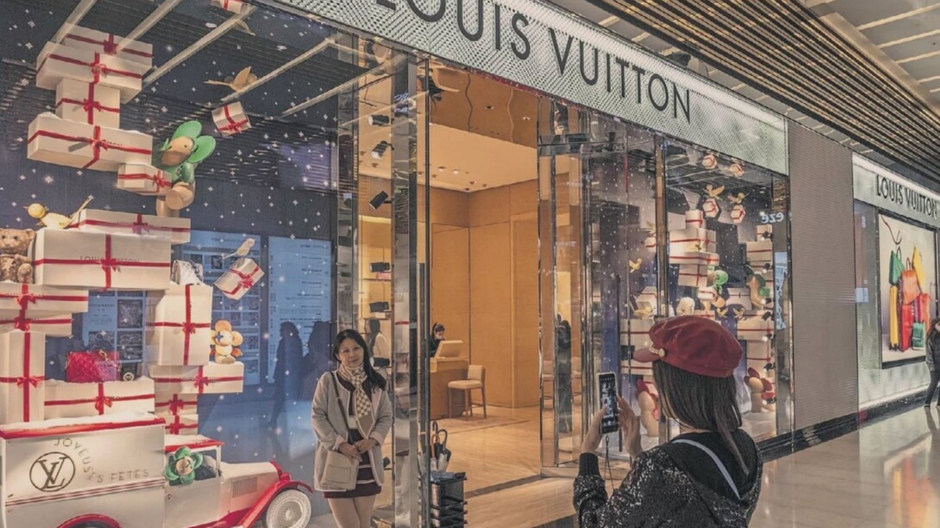 Financial Times-LVMH aims for incremental cuts in emissions