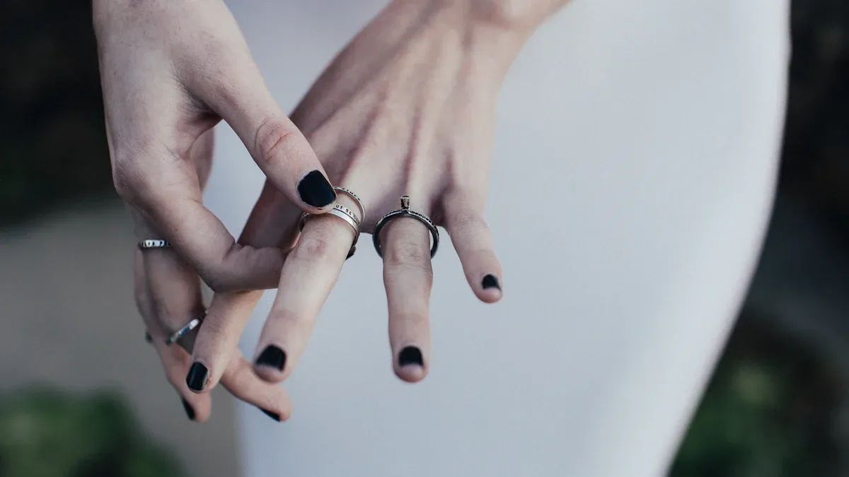 Comparing Smart Ring Features Across Leading Brands in 2025