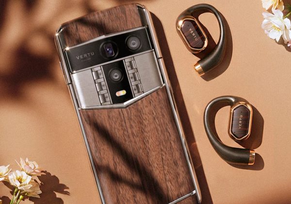 Walnut Meets Pure Sound: VERTU's Valentine's Day Melody for Two