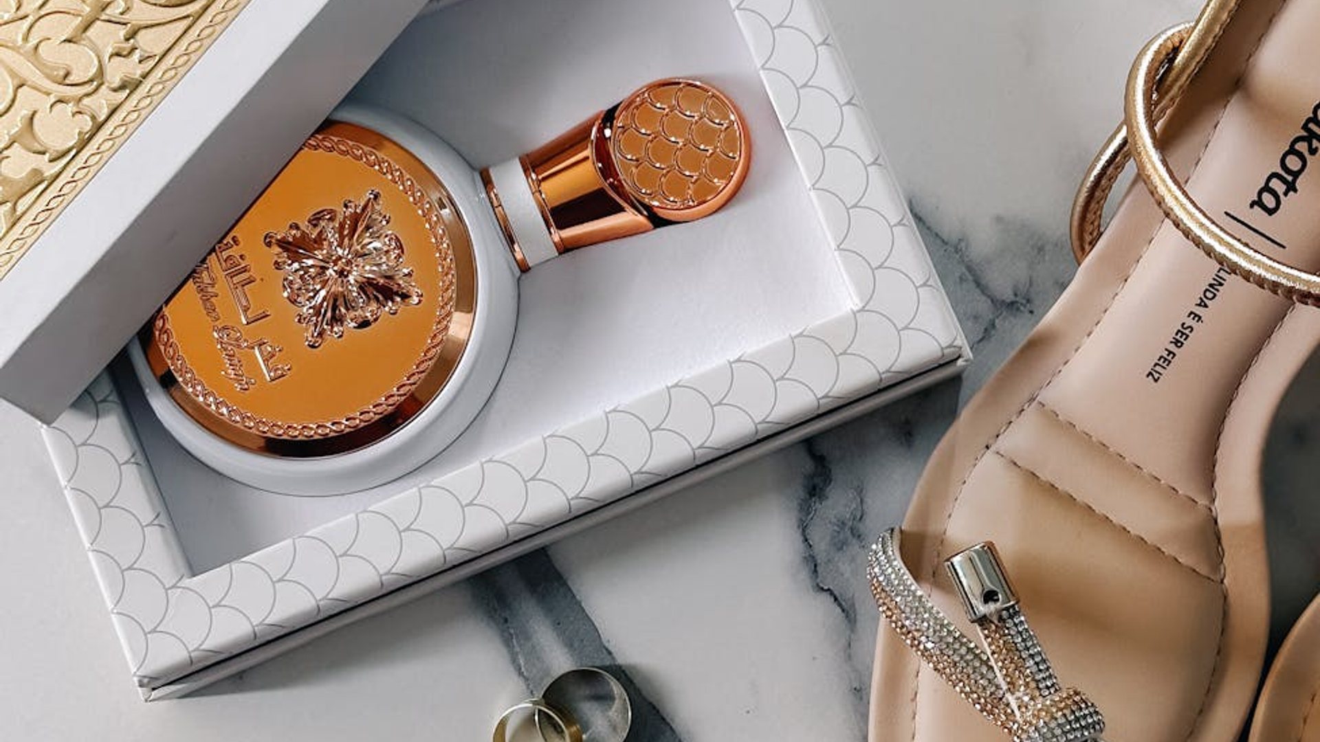 Black Friday's Luxe Loot: Your Guide to Gifting Glamour