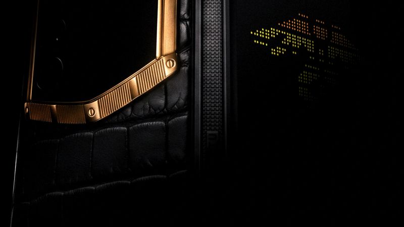 The dual-screen interface of the VERTU Quantum Flip showcasing its functionality.