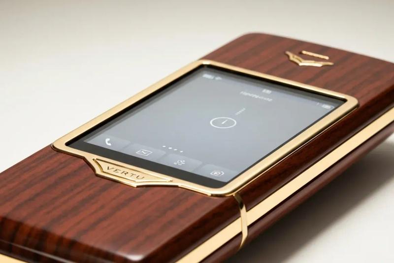 The Top 10 Essential Features of Vertu Entry Phones for First-Time Luxury Tech Buyers