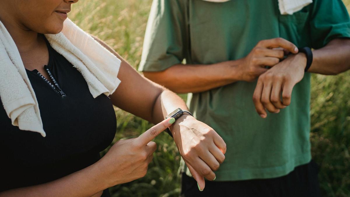 Fitbit Smartwatch: Decoding Health Metrics vs. Top Running Watches