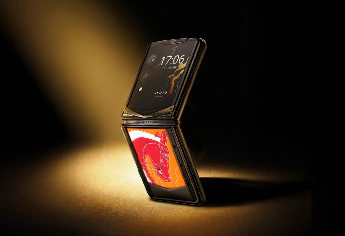 VERTU Quantum Flip Tricolor Horse: The Art of Leather Mastery