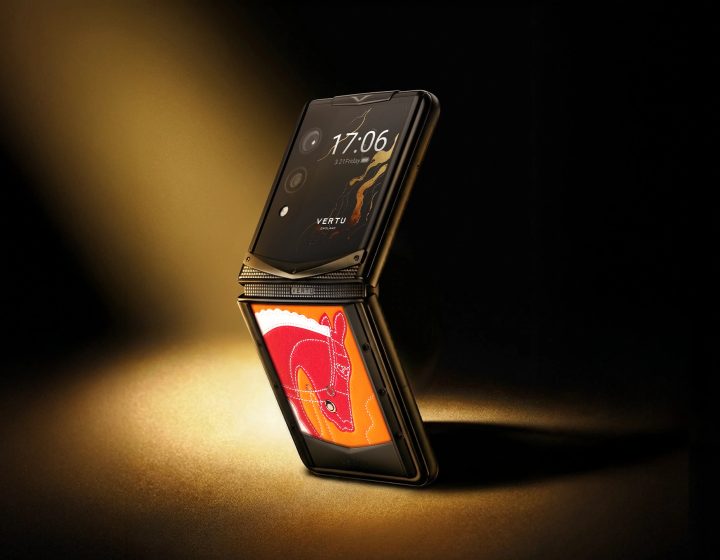 VERTU Quantum Flip Tricolor Horse: The Art of Leather Mastery