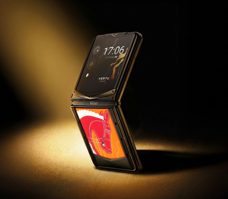 VERTU Quantum Flip Tricolor Horse: The Art of Leather Mastery