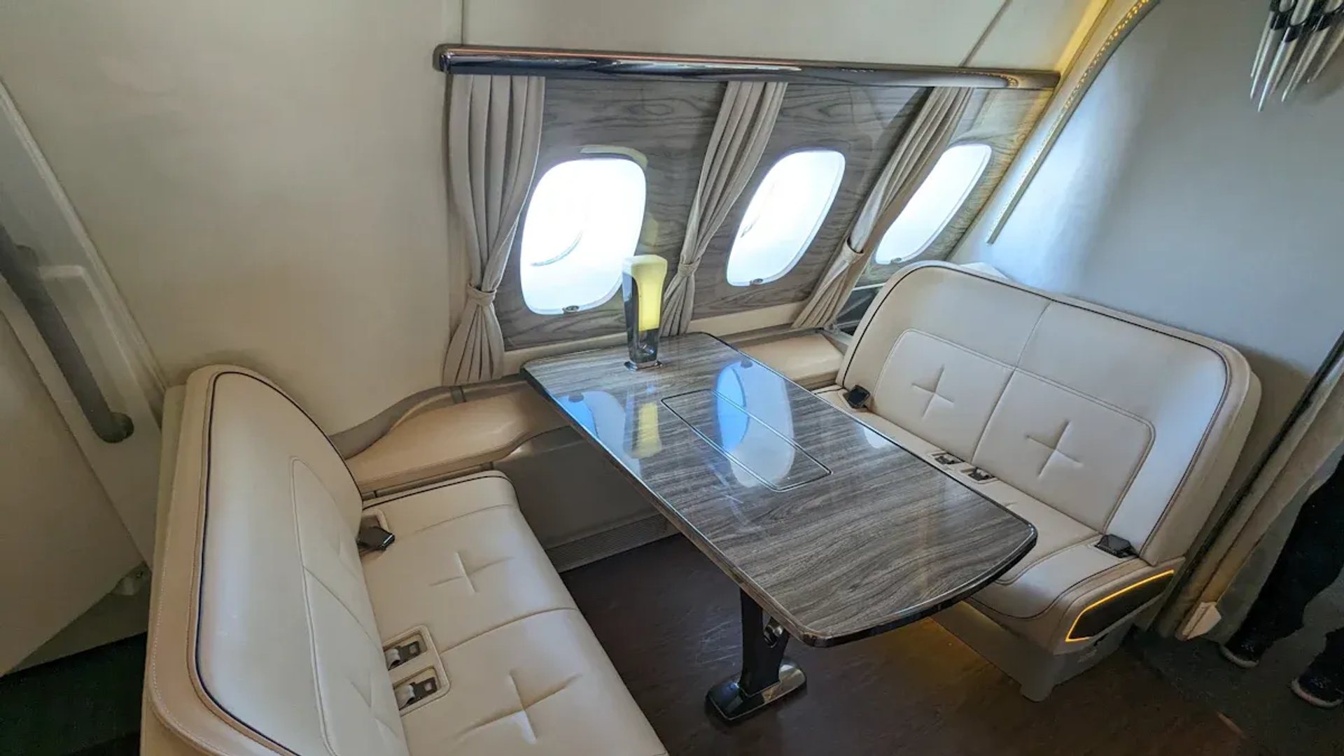 A Traveler’s Handbook for Emirates First Class Suite Reservations with Vertu Concierge