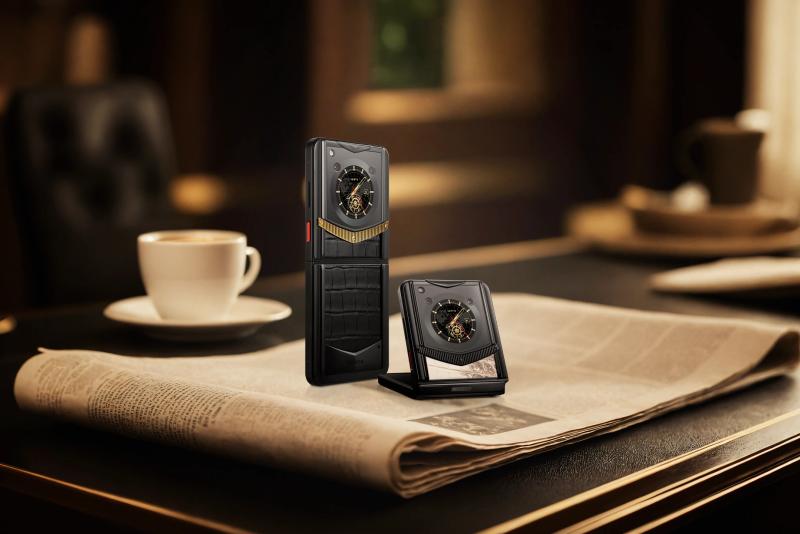 Why Switching to a Clamshell Flip Phone Sparked My Digital Detox Journey