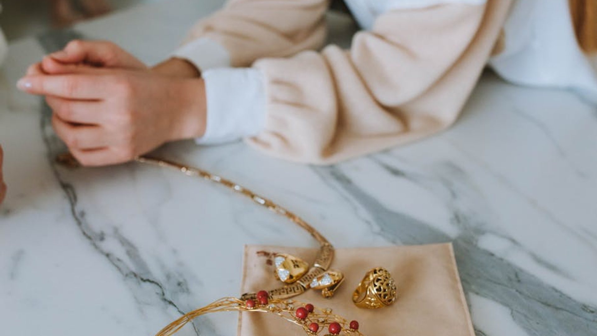 10 Exquisite Luxury Thank You Gifts for Hosts & Hostesses