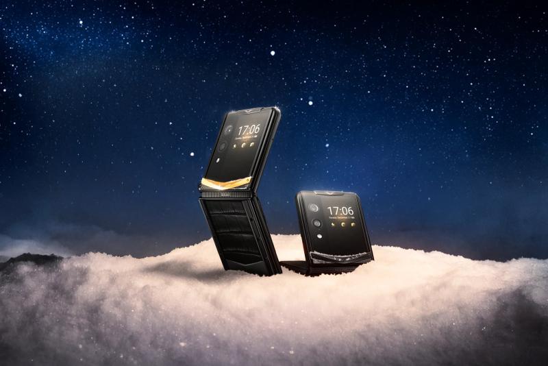 The Top 10 Most Iconic Flip Phone Models Ever Made