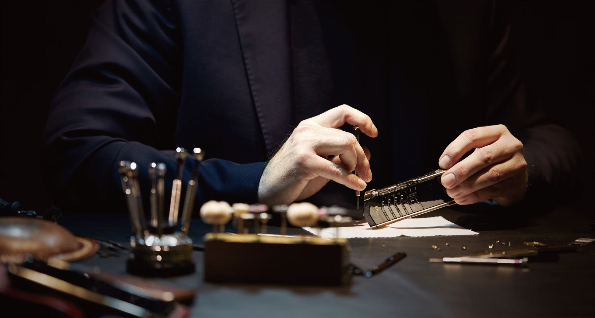 Vertu Signature Phone: Timeless Luxury & Engineering