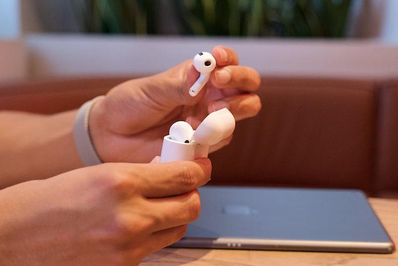 Elevate Your Everyday 10 Smart Gadgets for Men in 2025