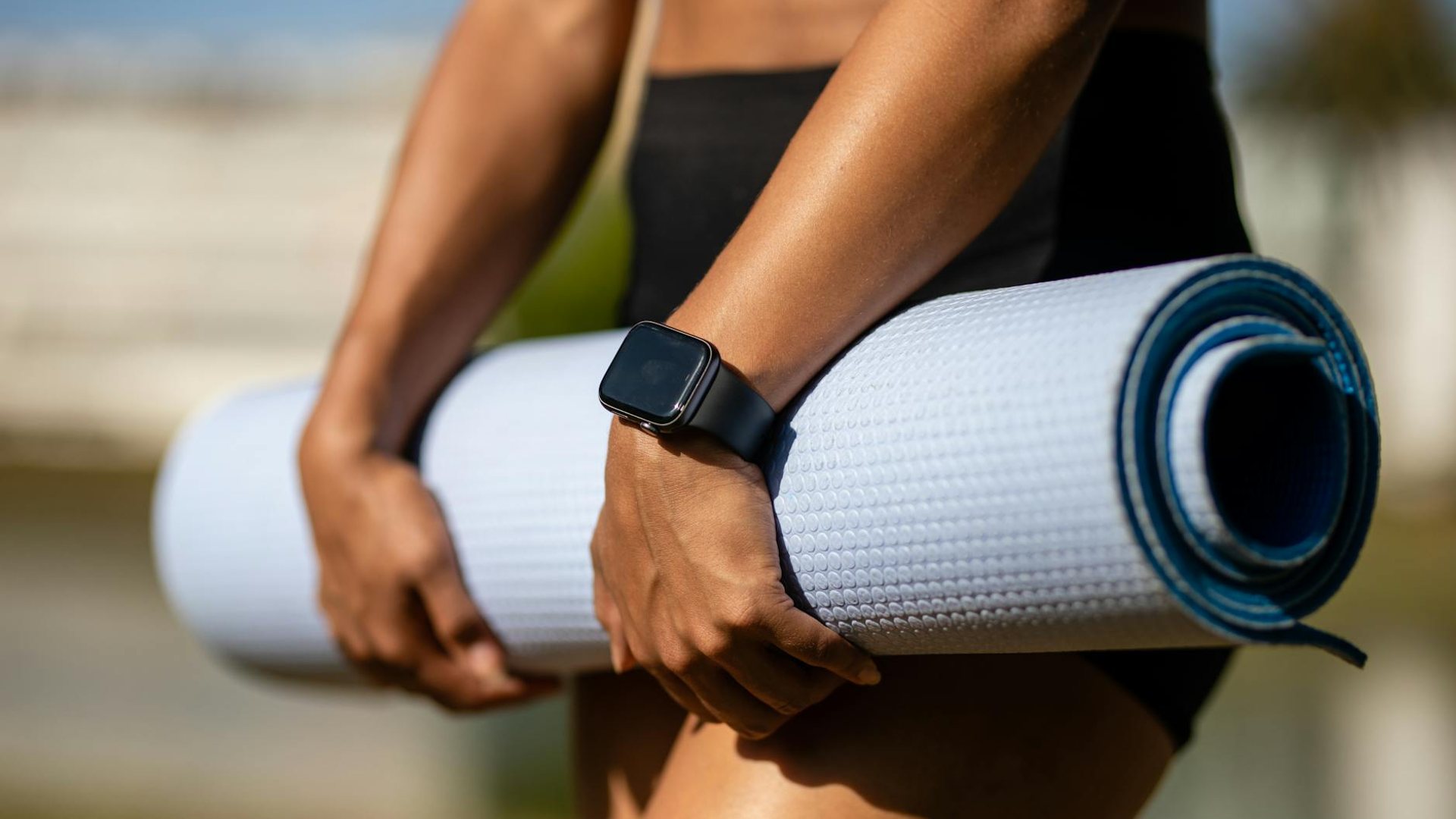 Oura Ring vs Apple Watch: Passive vs. Active Fitness Tracking