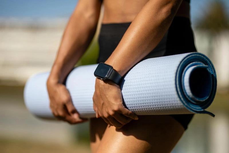 Oura Ring vs Apple Watch: Passive vs. Active Fitness Tracking