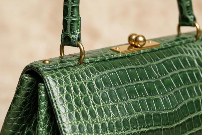 The Top 10 Greatest Vintage Alligator Bag Brands for Timeless Style