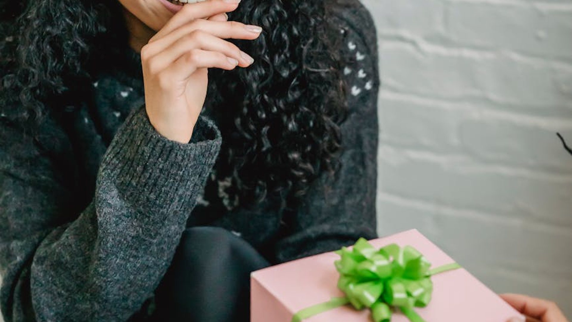 New Year Gift for Girlfriend 2025: Surprise Her with These Unique Finds