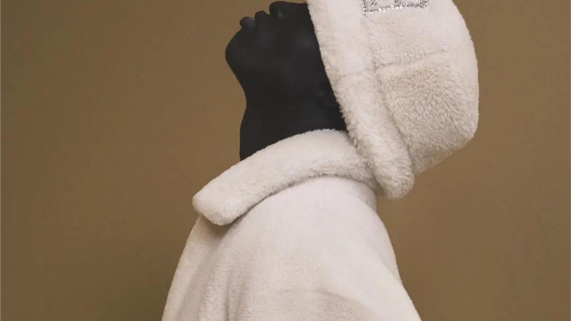 Weekend Review: Moncler Jay-Z Cooperation with Musicians; Jingdong Opens First Fashion Luxury Overseas Warehouse in France