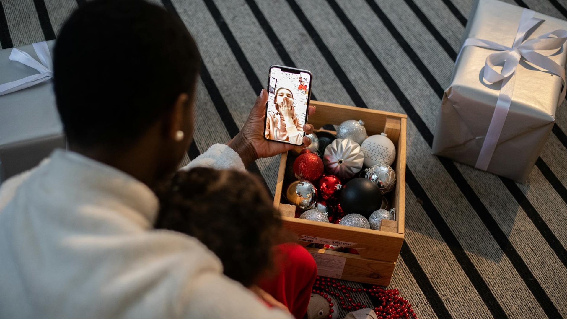 Smart Tech for Her: TOP 7 Electronic Christmas Gifts She'll Actually Love