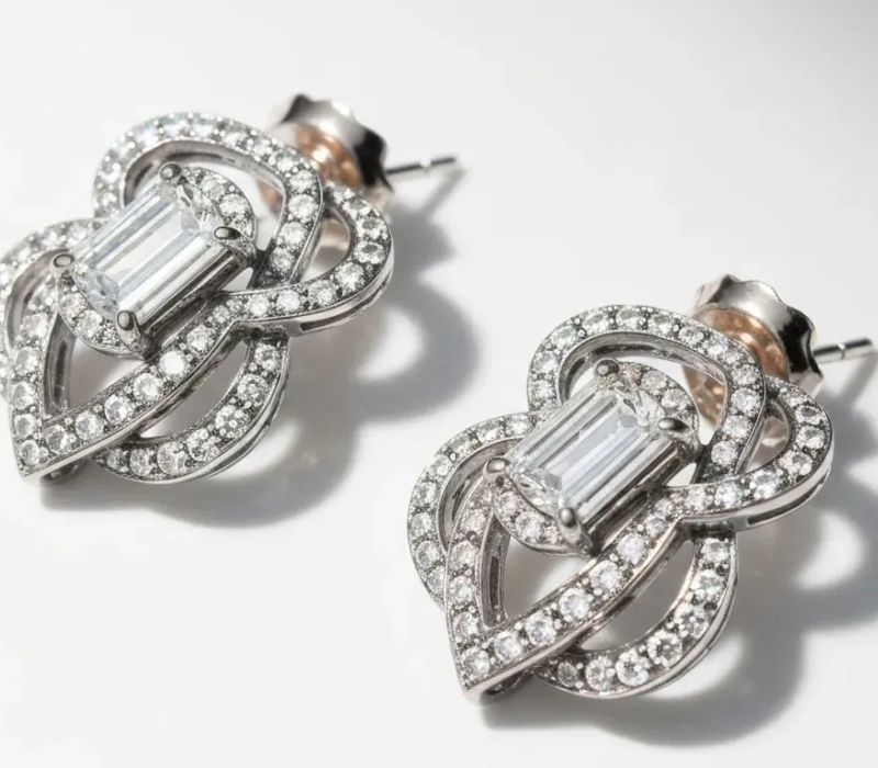 Gold vs. Platinum for Women's Luxury Earrings: Which Metal Offers Better Durability?