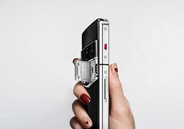 VERTU Valentine's Day 2026: Free Engraving on Any Luxury Phone Purchase