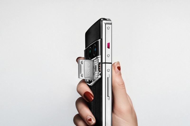 VERTU Valentine's Day 2026: Free Engraving on Any Luxury Phone Purchase