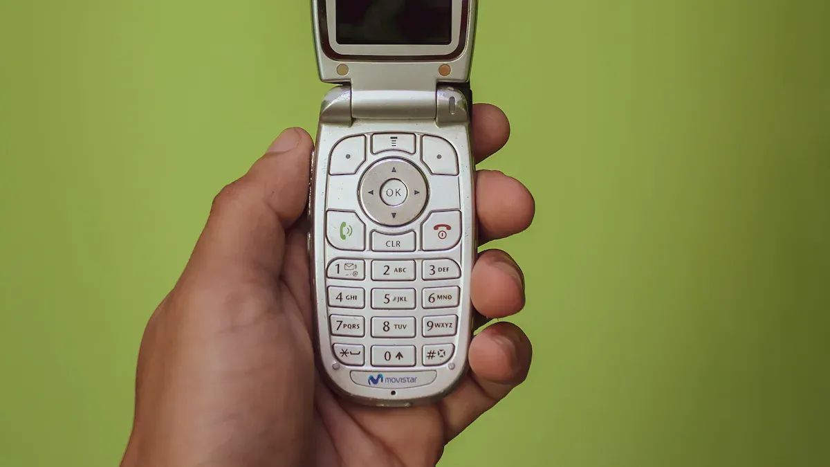 10 Flip Phones Offering Free Advanced Features in 2025