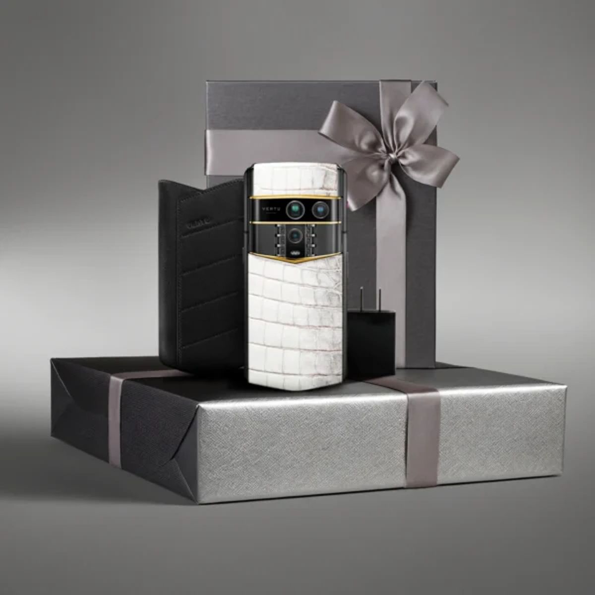 Agent Q Himalaya Alligator Gold Accent Collector's Edition-test