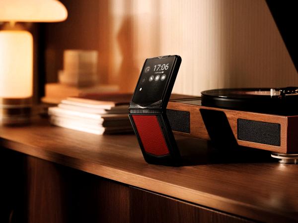 The Calfskin Legend Returns: VERTU Unveils the Exquisite Quantum Flip Collection