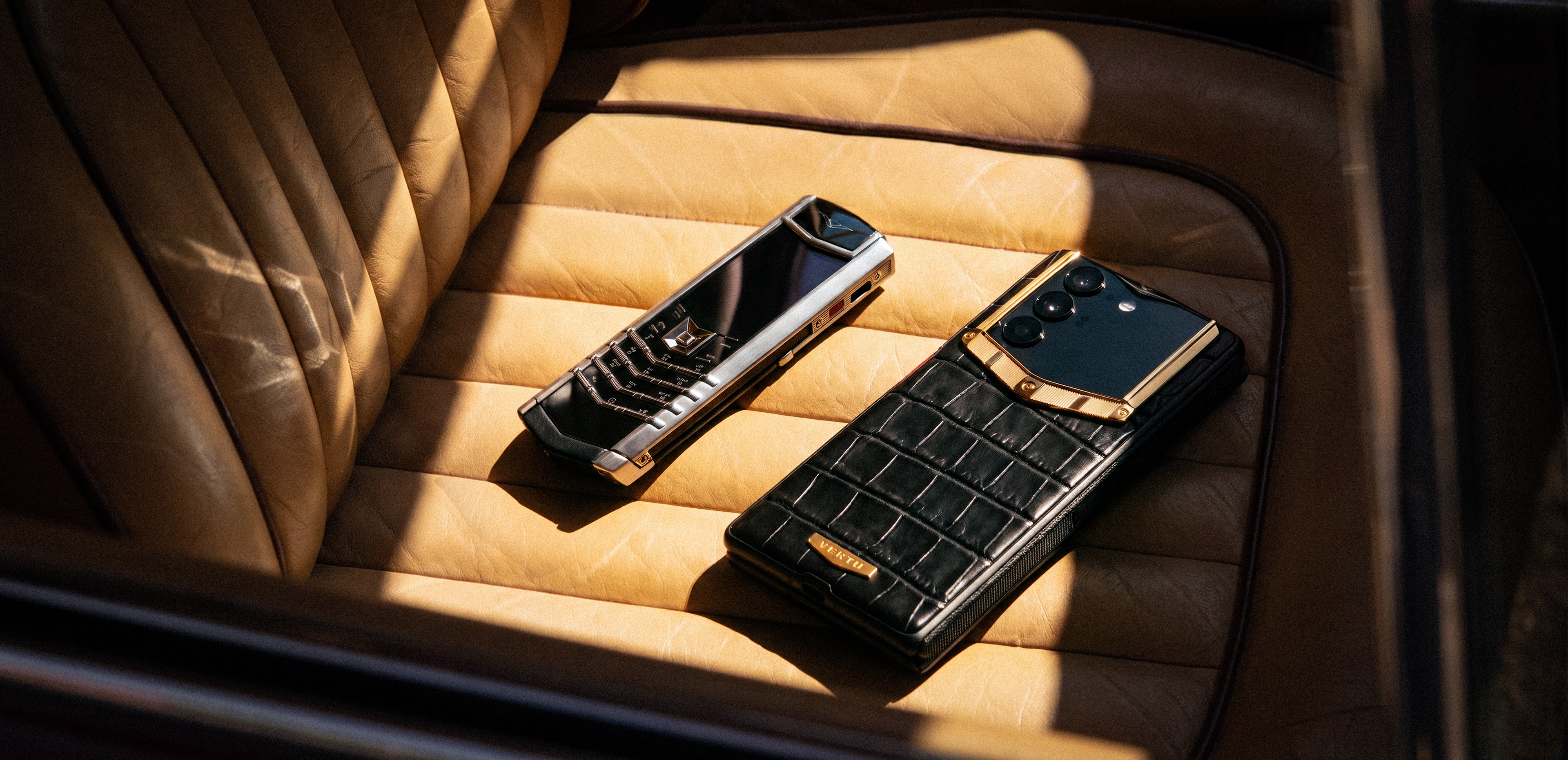 Best Phone for Interior Designers: Mood Boards, Site Visits & Foldable Workflows