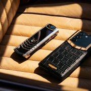 Best Phone for Interior Designers: Mood Boards, Site Visits & Foldable Workflows