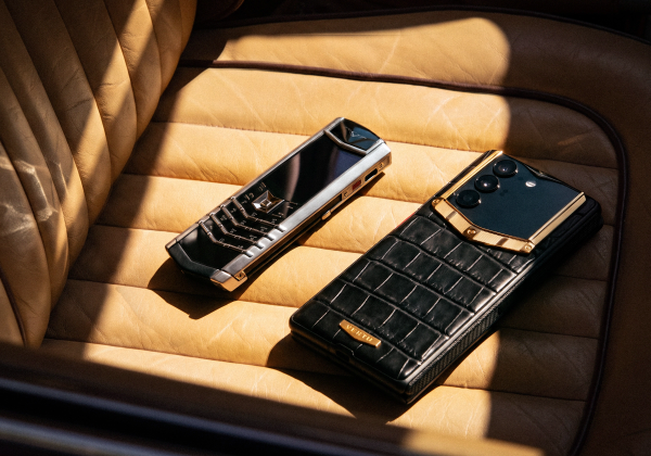 How to Choose a Phone for Navigation: GPS, Maps, Battery and Screen Readability