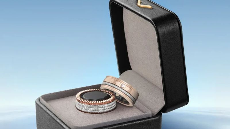 A premium VERTU smart ring, representing the fusion of luxury jewellery and advanced technology.
