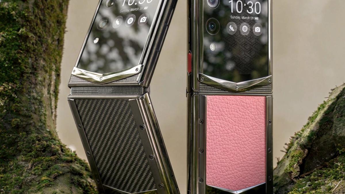 Top 5 Gold Flip Phones for a Luxurious 2026 Tech Upgrade